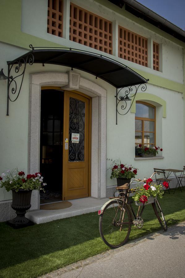 Dob Hostel Hisa Na Travniku المظهر الخارجي الصورة